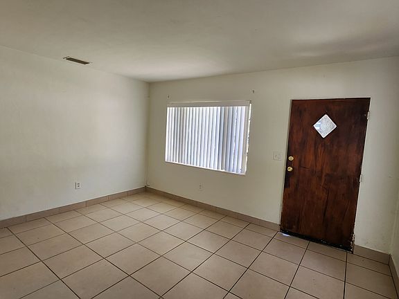 3rd image of 1901 Park Lake St
