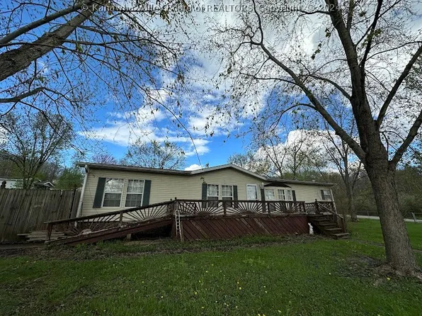 24 Park Dr, Cottageville, WV 25239