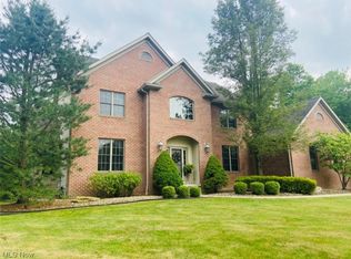 5525 Walnut Grove Cir, Struthers, OH 44471