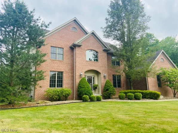 5525 Walnut Grove Cir, Struthers, OH 44471