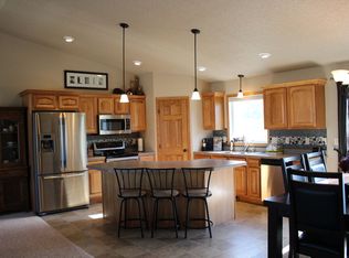 1422 Sharloh Loop, Bismarck, ND 58501