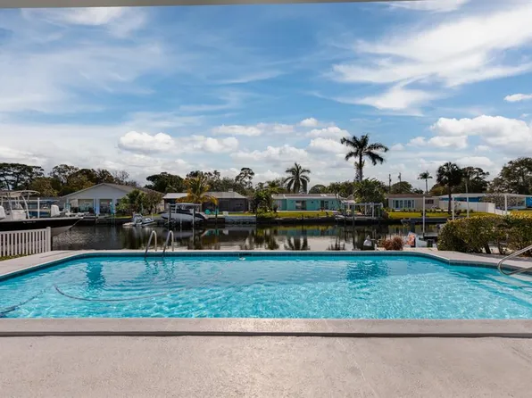9325 1st St NE, Saint Petersburg, FL 33702