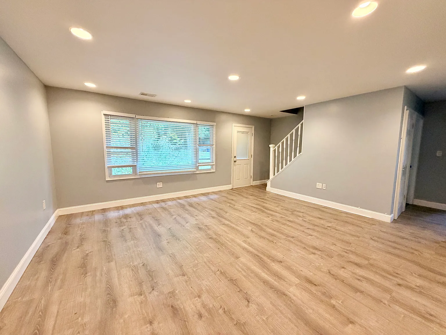 4 bed, 1372 sqft, $2,795 — Photo 2