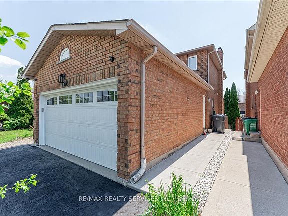 3rd image of 108 Candy Cres
