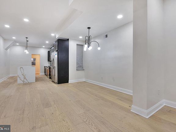4th image of 3009 W Oxford St