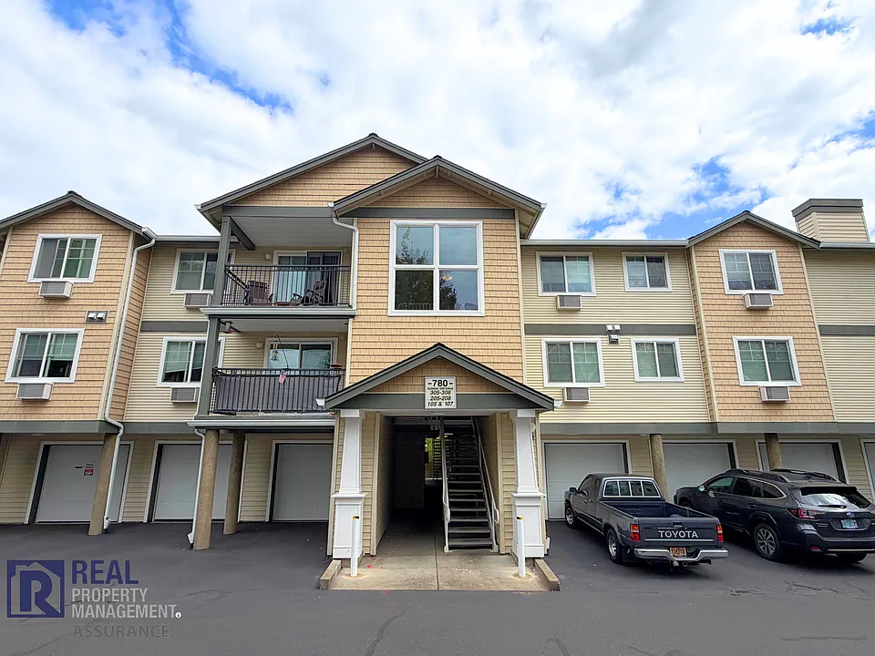 780 NW 185th Ave #305