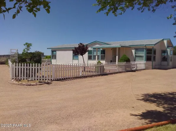 22050 N Wolf Den Ln, Paulden, AZ 86334