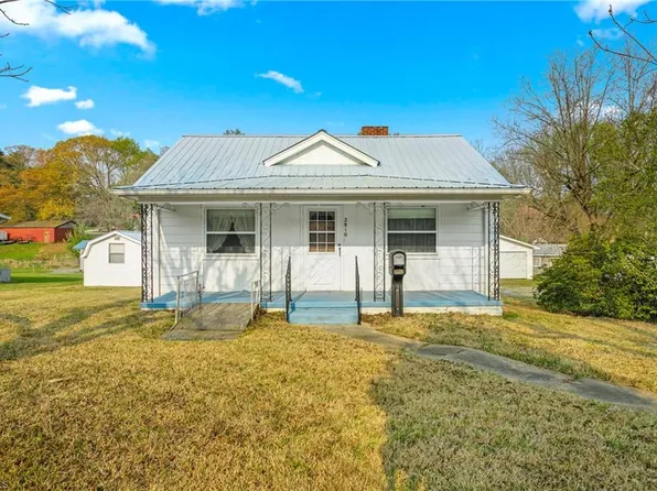 2810 Denton Rd, Thomasville, NC 27360