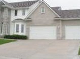 10304 Spyglass Dr, Omaha, NE 68136
