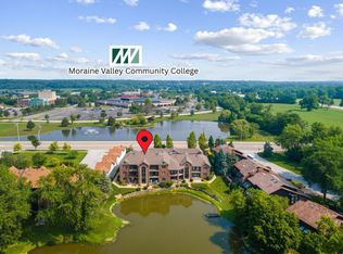 8697 W 111th St APT 2D, Palos Hills, IL 60465