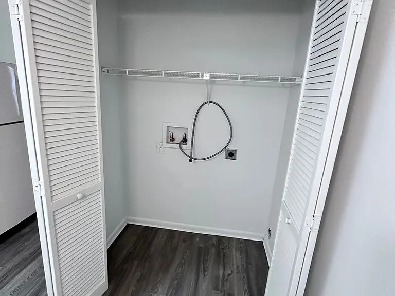 1944 Sunset Pl — Photo 10