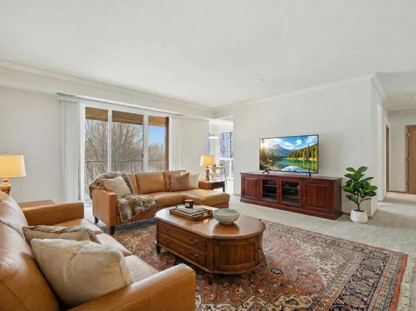 600 Greenhaven Dr APT 313, Burnsville, MN 55306