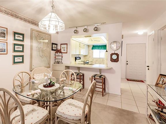 3rd image of 830 SW 48th Ter APT 9