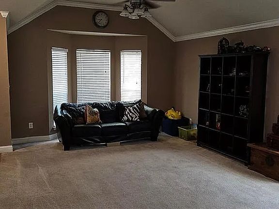 4th image of 108 S Lynnwood Trl