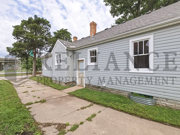 224 N Minnesota St — Photo 9