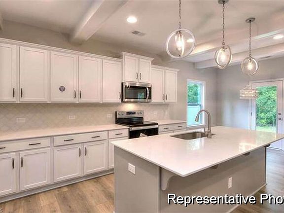 4th image of 307 Baverhof Dr #36