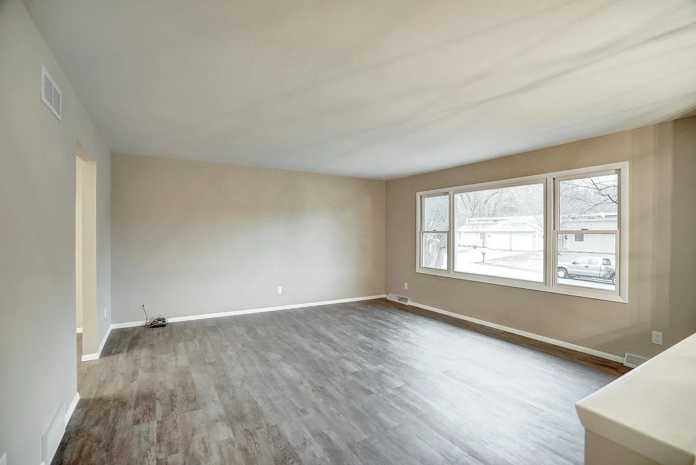 3 bed, 2.0 bath, 1900 sqft, $2,400 — Photo 4
