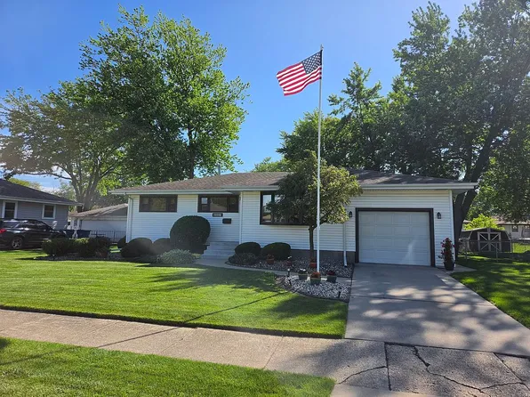 9008 Hess Dr, Highland, IN 46322