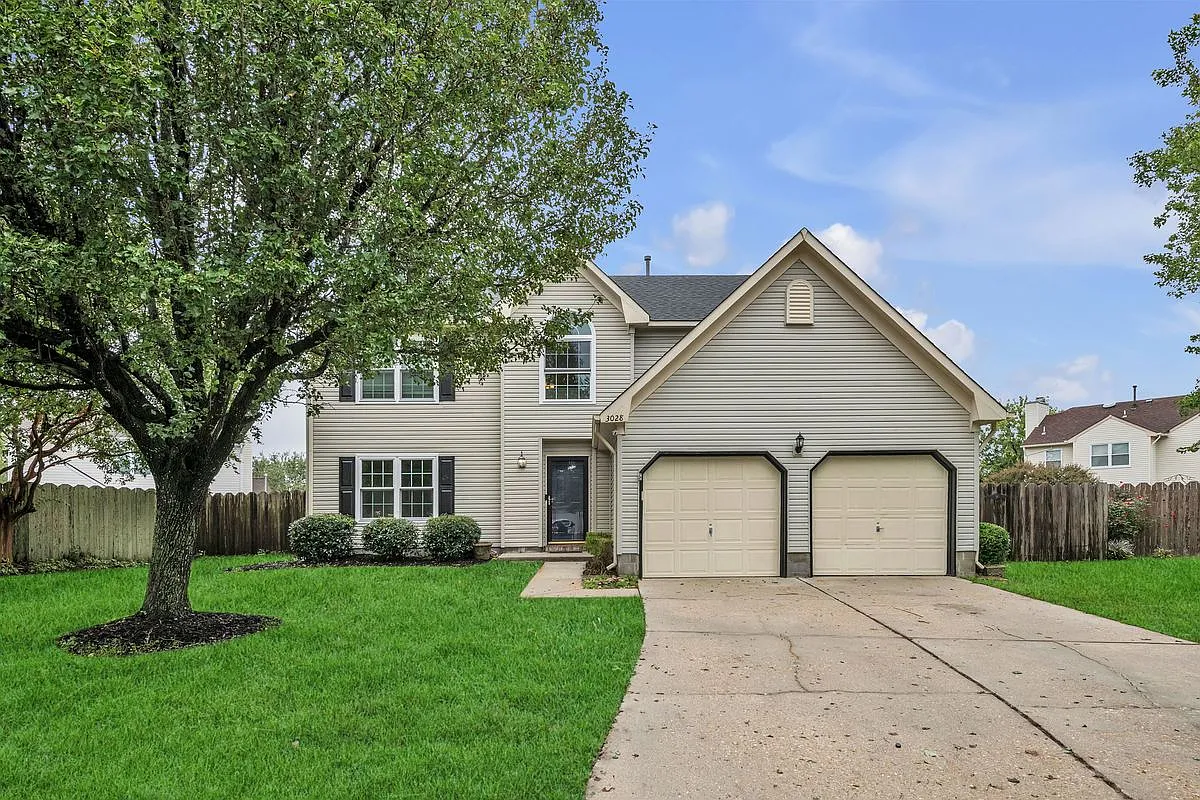 4 bed, 2.5 bath, 2195 sqft, $3,200 — Photo 2