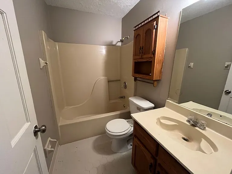 3260 Edenshire Ln — Photo 8