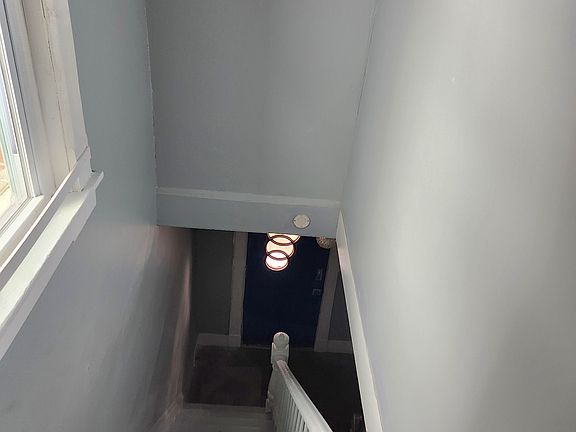 2nd image of 329 W Grape St Floor 2