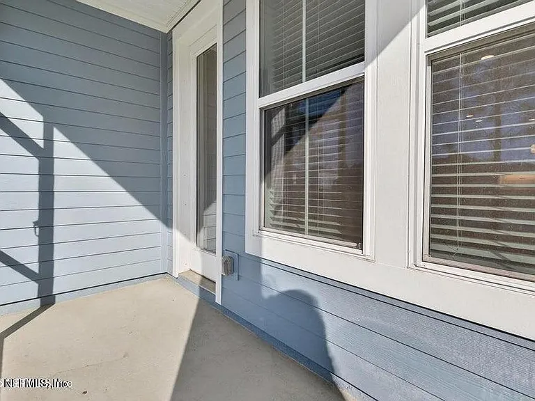 260 Brandon Lakes Dr — Photo 37