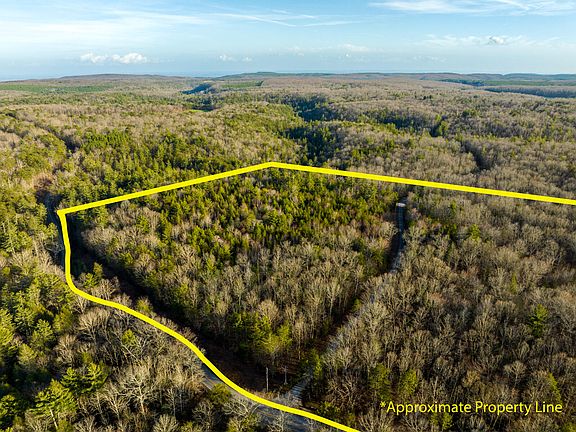 3rd image of 104 Hemlock Trl