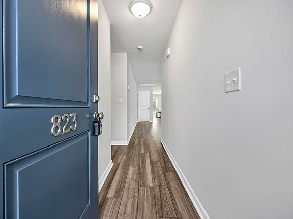 3rd image of 823 Summerwood Ln
