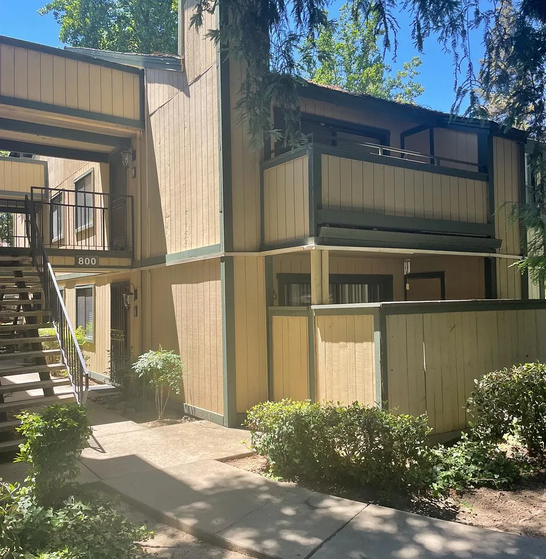 800 Del Verde Cir — Photo 1