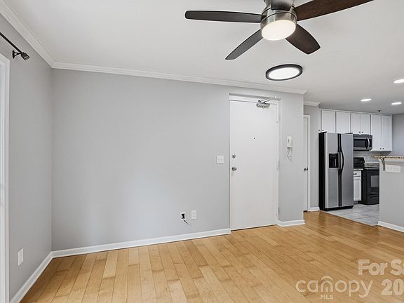 3rd image of 3921 Picasso Ct