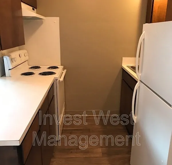 1944 Hudson St #11 — Photo 5