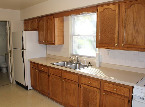 5th image of 610 N Glenwood Pl