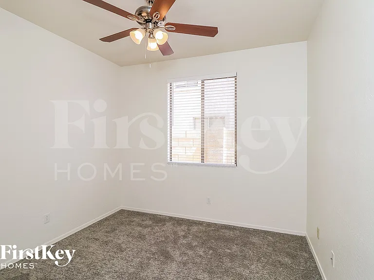 2715 E Carson Rd — Photo 15
