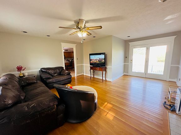 5th image of 916 W Count Fleet Cir