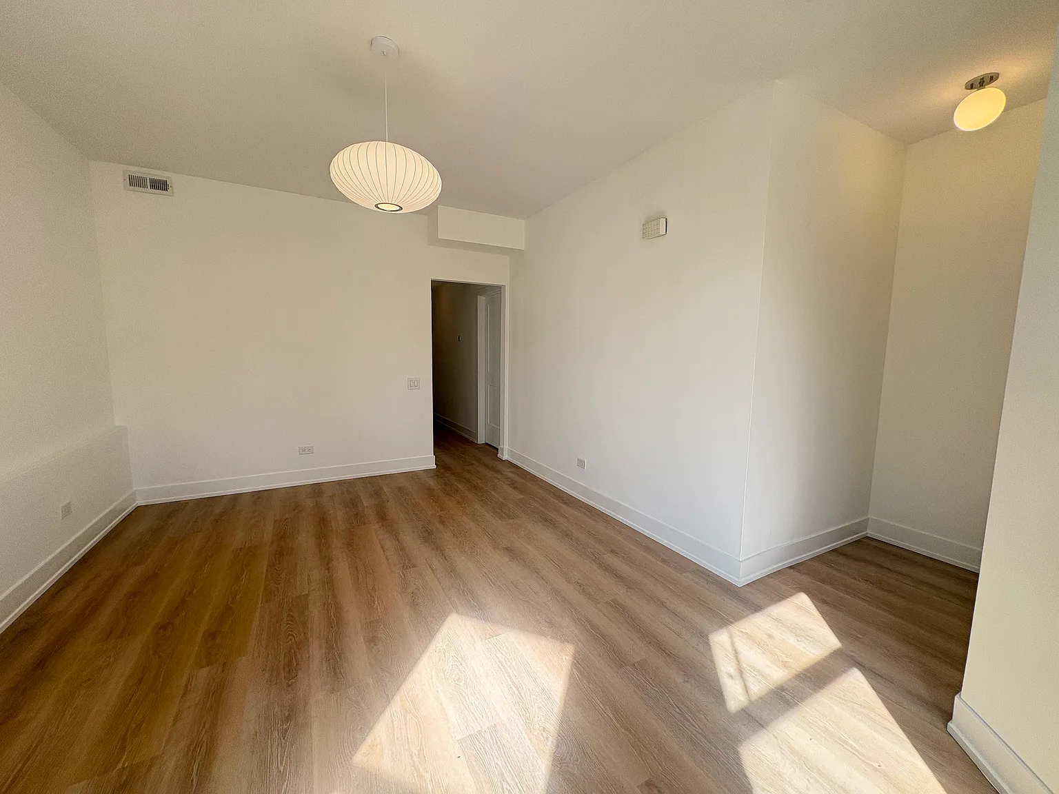 3 bed, 1200 sqft, $3,495 — Photo 4