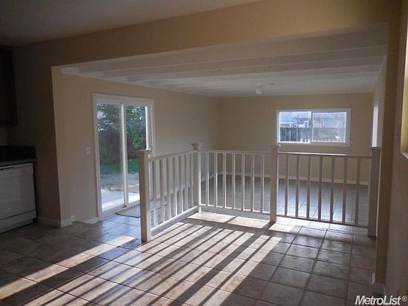 3rd image of 5042 49th St