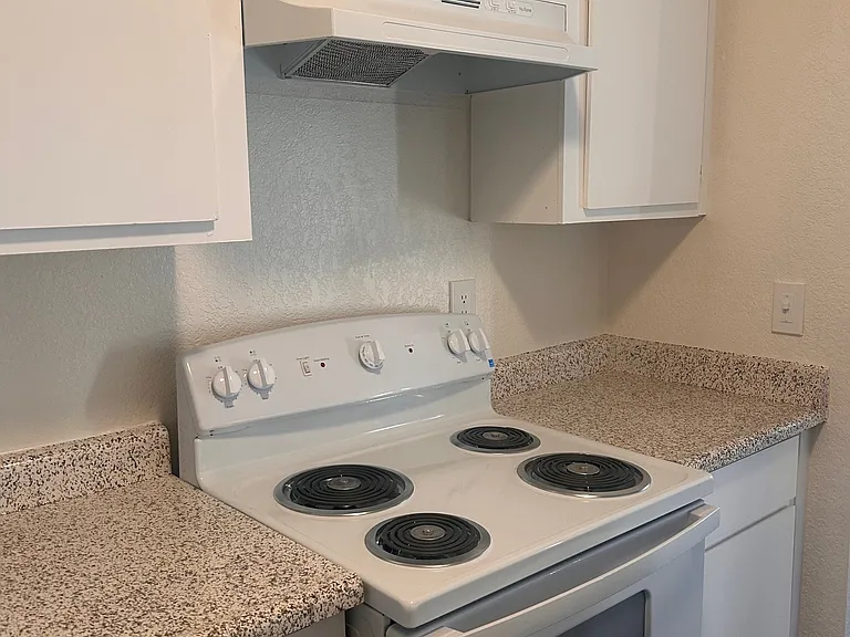 Vantage Point Apartments — Photo 30