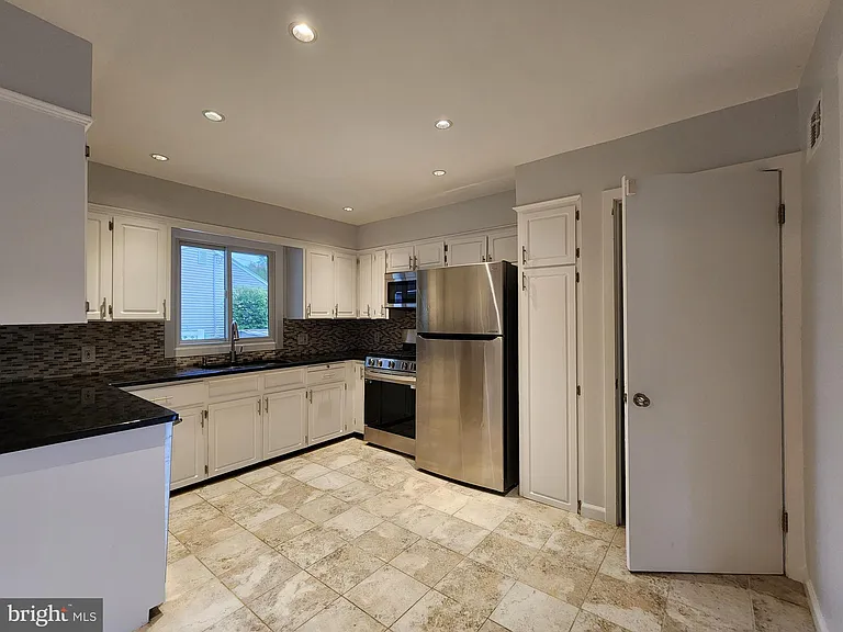 125 Lakedale Dr — Photo 5