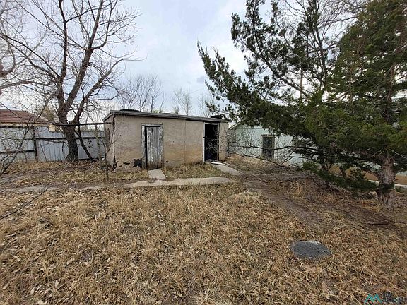 3rd image of 806 7th St