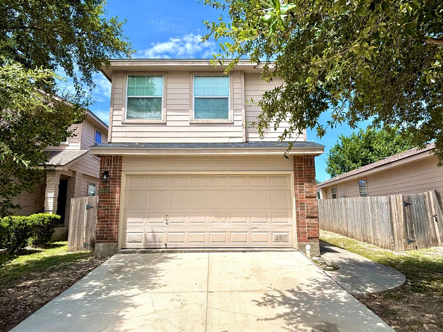 Beautiful home in the desirable Gardens at Woodlake community! — Photo 1