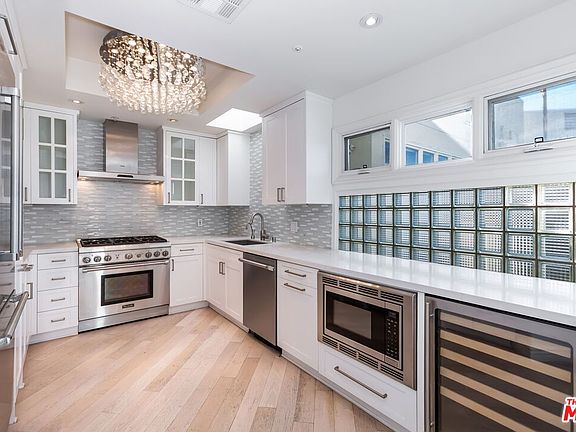 4th image of 3019 3rd St Unit 404