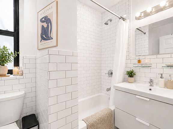 5th image of 208 E 7th St #3A