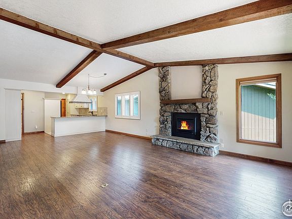 2nd image of 700 Summerset Ln #4