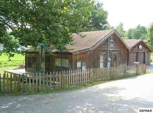 688 Temple Rd, Walland, TN 37886