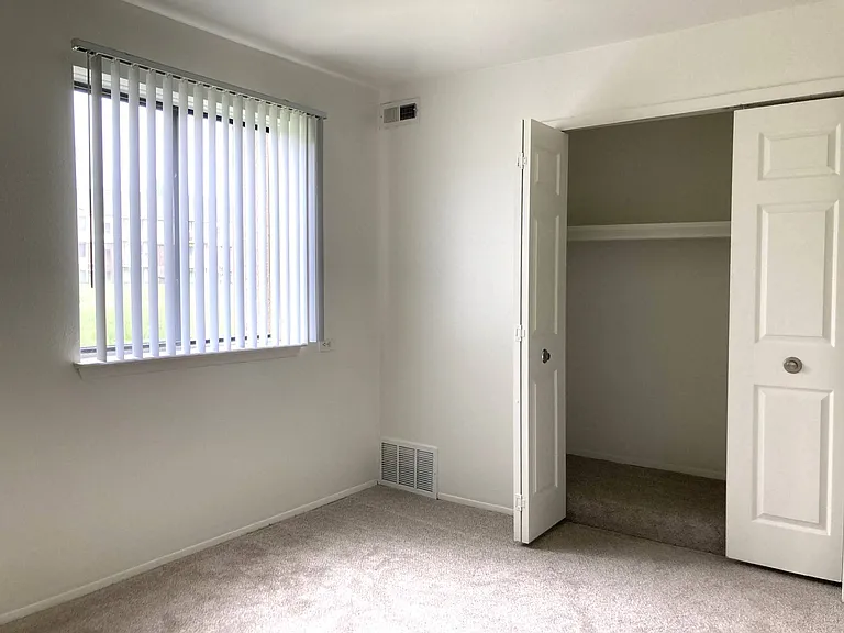 Windsor Place Apartments — Photo 67