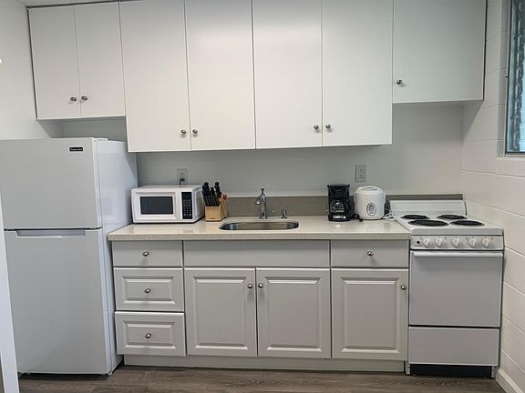 4th image of 426 Pau St #8