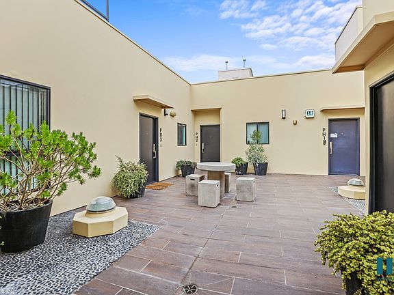 5th image of 1319 N Martel Ave #Penthouse 6-h