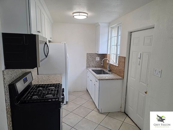 3rd image of 608 S Orange St