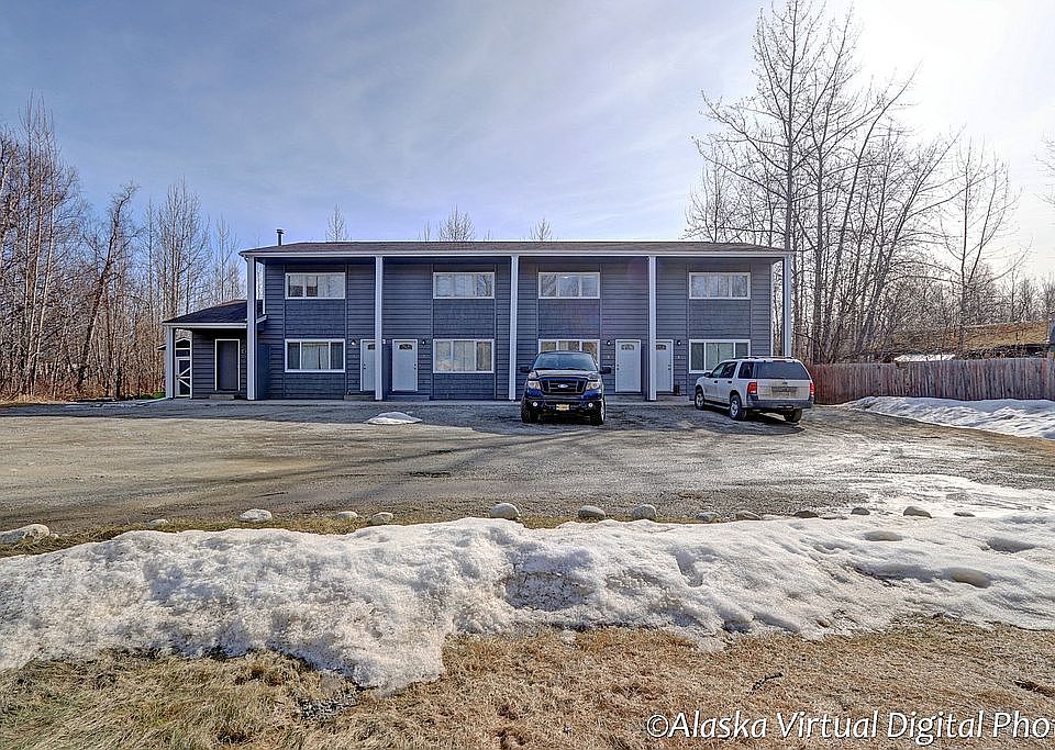 2nd image of 301 N Spruce Dr