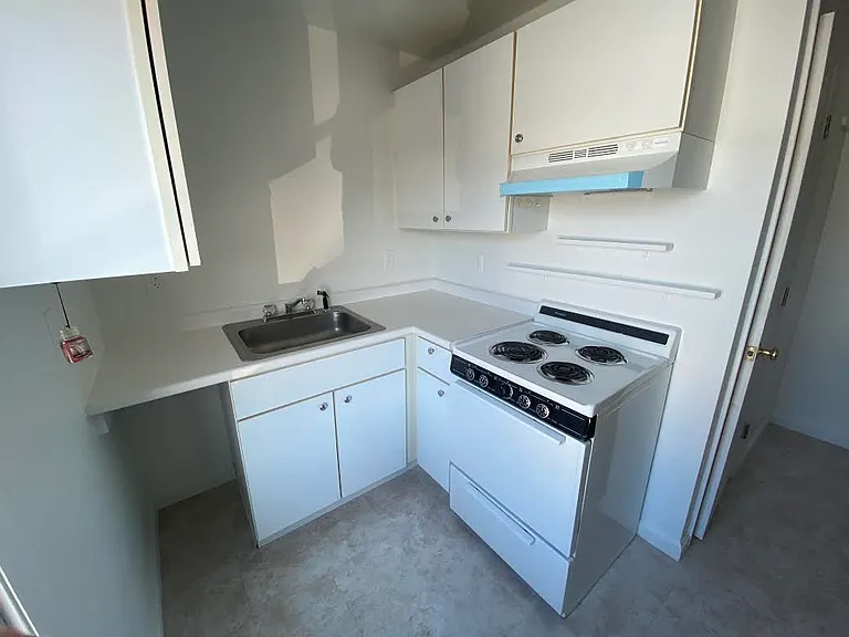 592 Lafayette Rd #2B — Photo 8